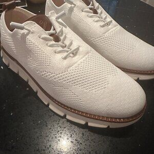 Breeze Women's White Sneakers